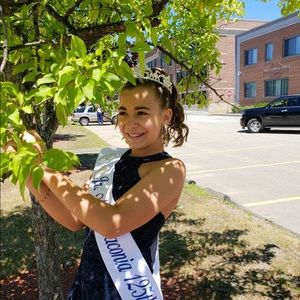 Meet your Posher, Lacey